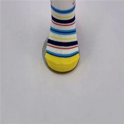 Cartoon Stripe pasgeboren sokken voor jongens en meisjes 12-24 maanden in gekamd katoen materiaal