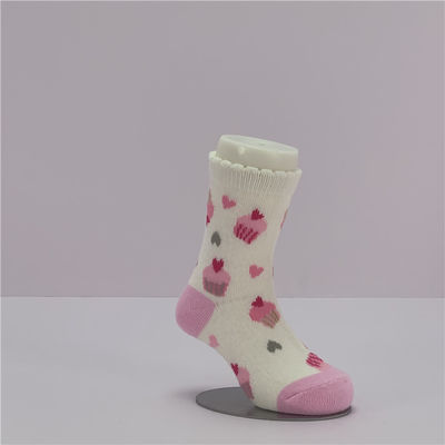 De meest verkochte kerst sokken voor pasgeboren baby's met mooie taart en warme stoffen