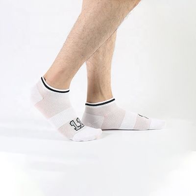 Custom Logo Non Slip Mensen Athletic enkel sokken in wit zwart dun katoen voor de zomer