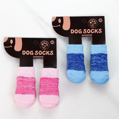 Blijf modieus en comfortabel met deze roze/blauwe hondensokken winterseizoen must-have