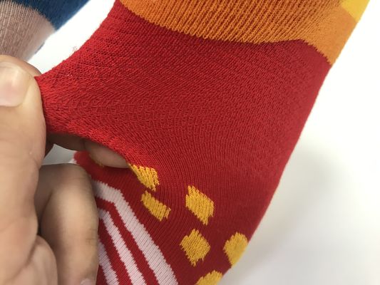 Comfortabele katoenen sport sokken voor mannen met meerkleurig drukwerk en andere drukmethoden