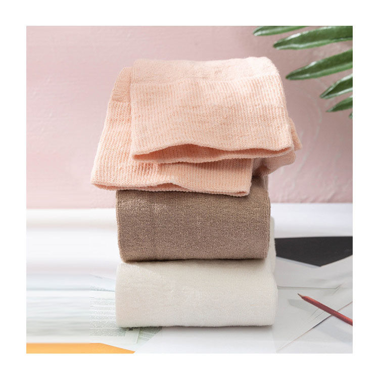 Vrouwelijke enkelsokken met hygroscopisch en geurbestendige 75% hennep 23% polyamide 2% spandex