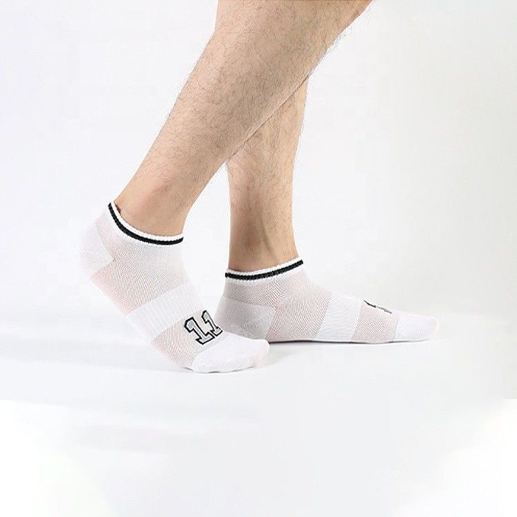 Custom Logo Non Slip Mensen Athletic enkel sokken in wit zwart dun katoen voor de zomer