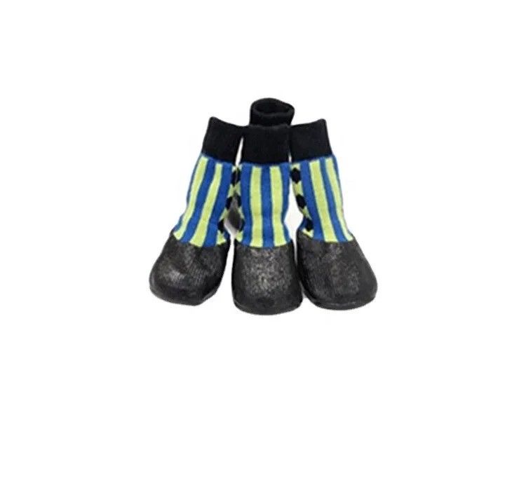 Kerst sokken voeg wat feestelijk plezier toe aan de poten van uw huisdier met deze sokken